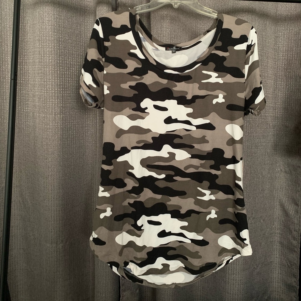 Black and white camouflage short sleeve top